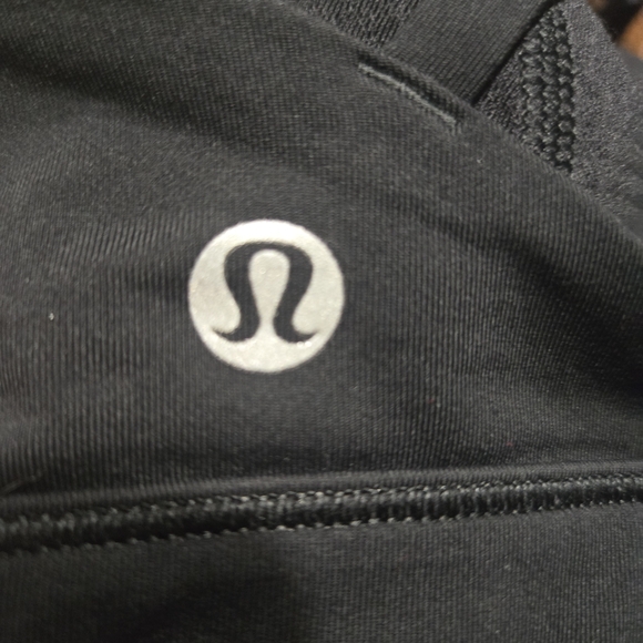 Lululemon Athletica Black Free To Be Serene Sports Bra Criss Cross Strappy Sz 2 - Picture 3 of 3